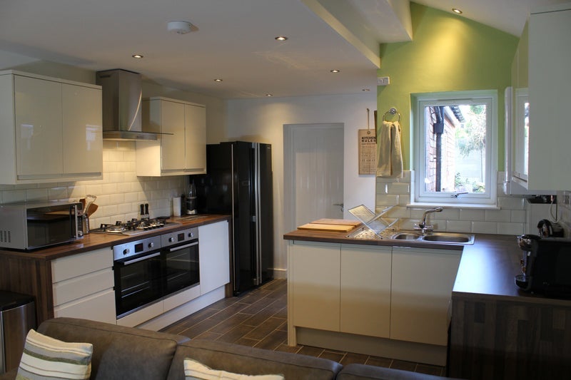 Room Dawlish Road in Birmingham