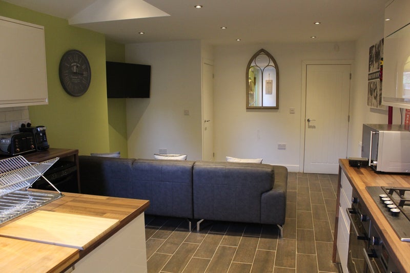 Room Dawlish Road in Birmingham