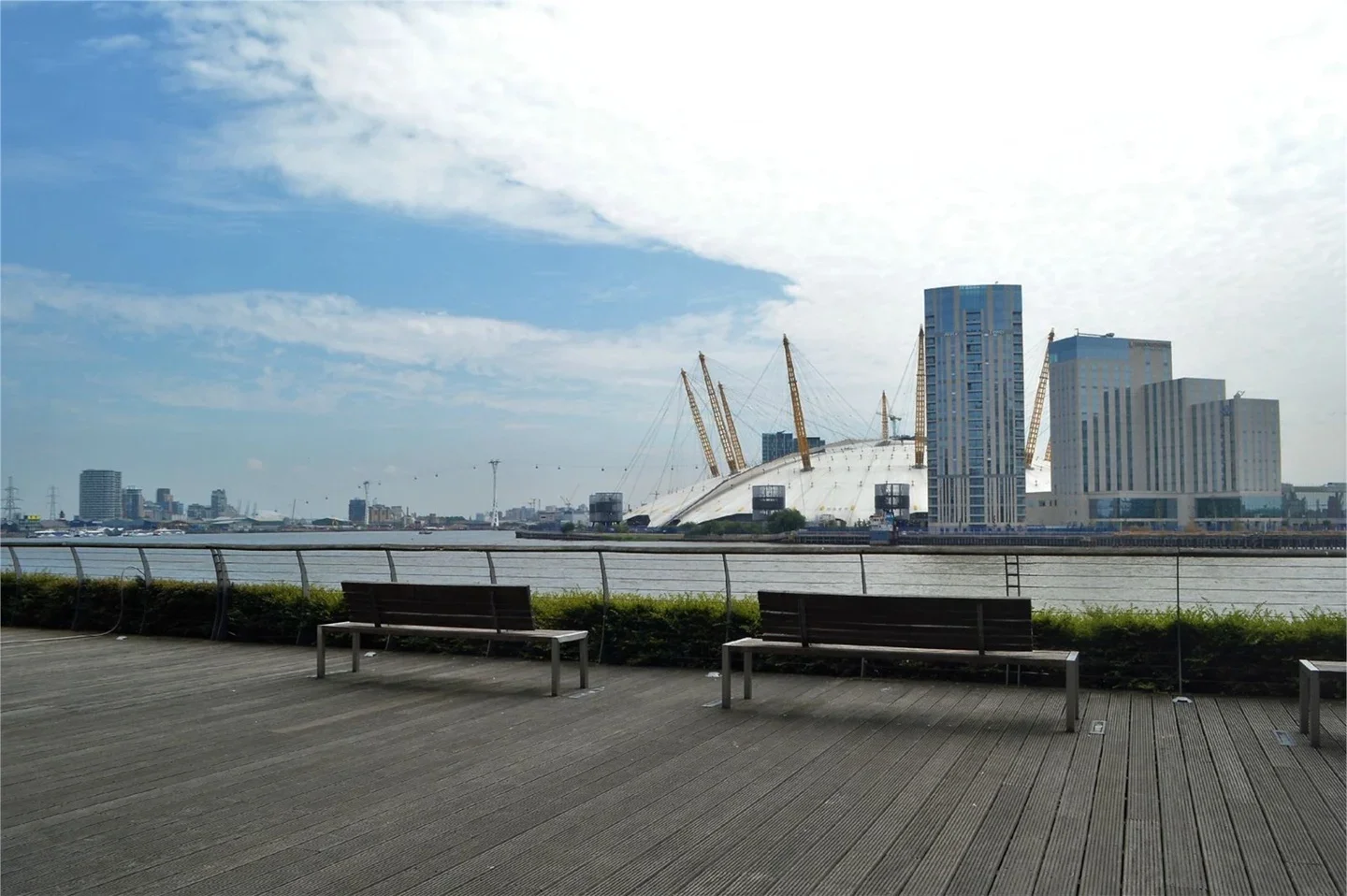 Flat Fairmont Avenue in Greater London