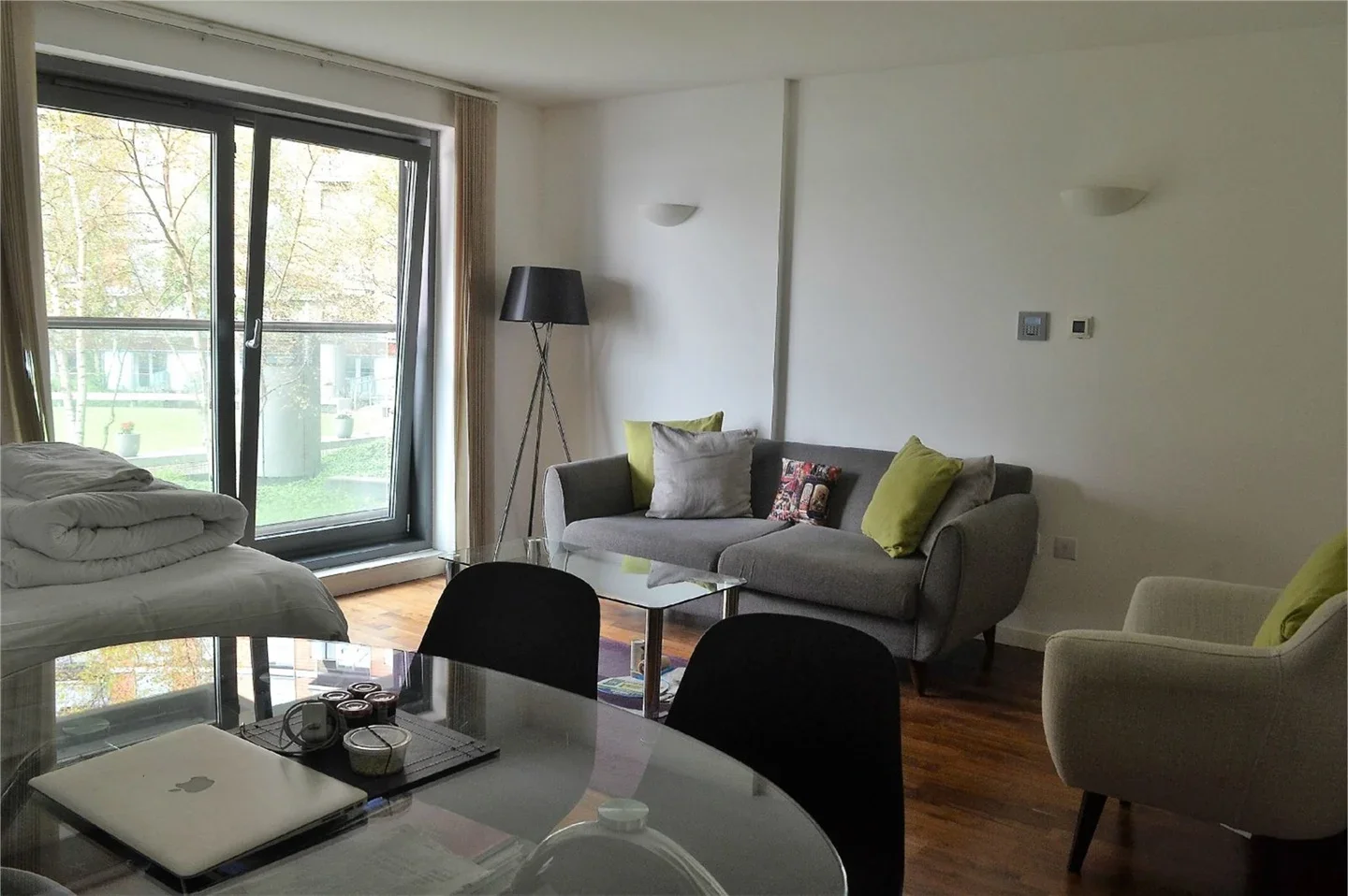 Flat Fairmont Avenue in Greater London