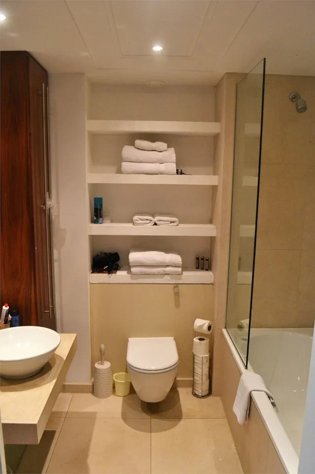 Flat Fairmont Avenue in Greater London