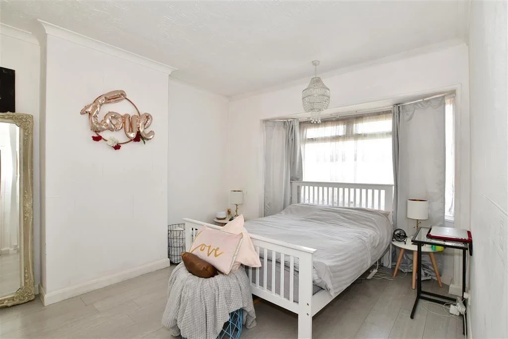 Flat Birling Road in Greater London