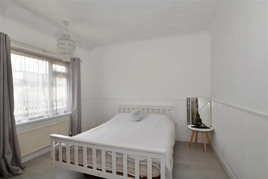 Flat Birling Road in Greater London