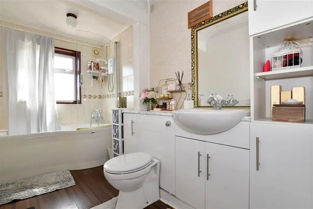 Flat Birling Road in Greater London