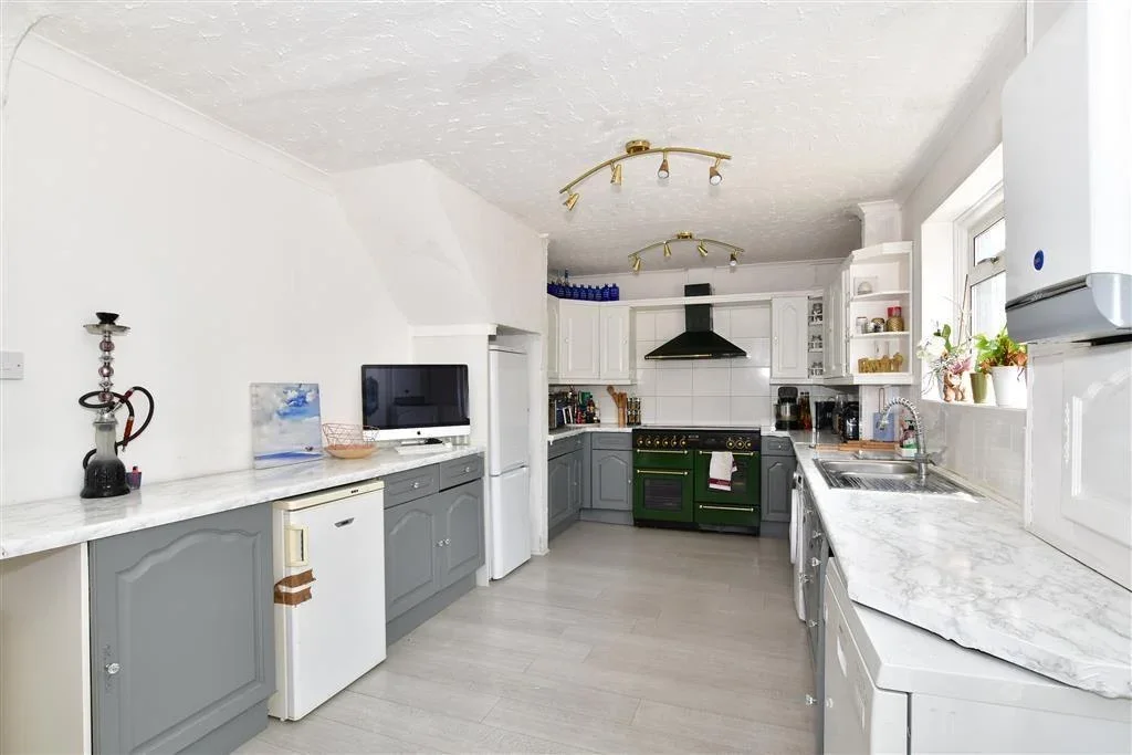 Flat Birling Road in Greater London