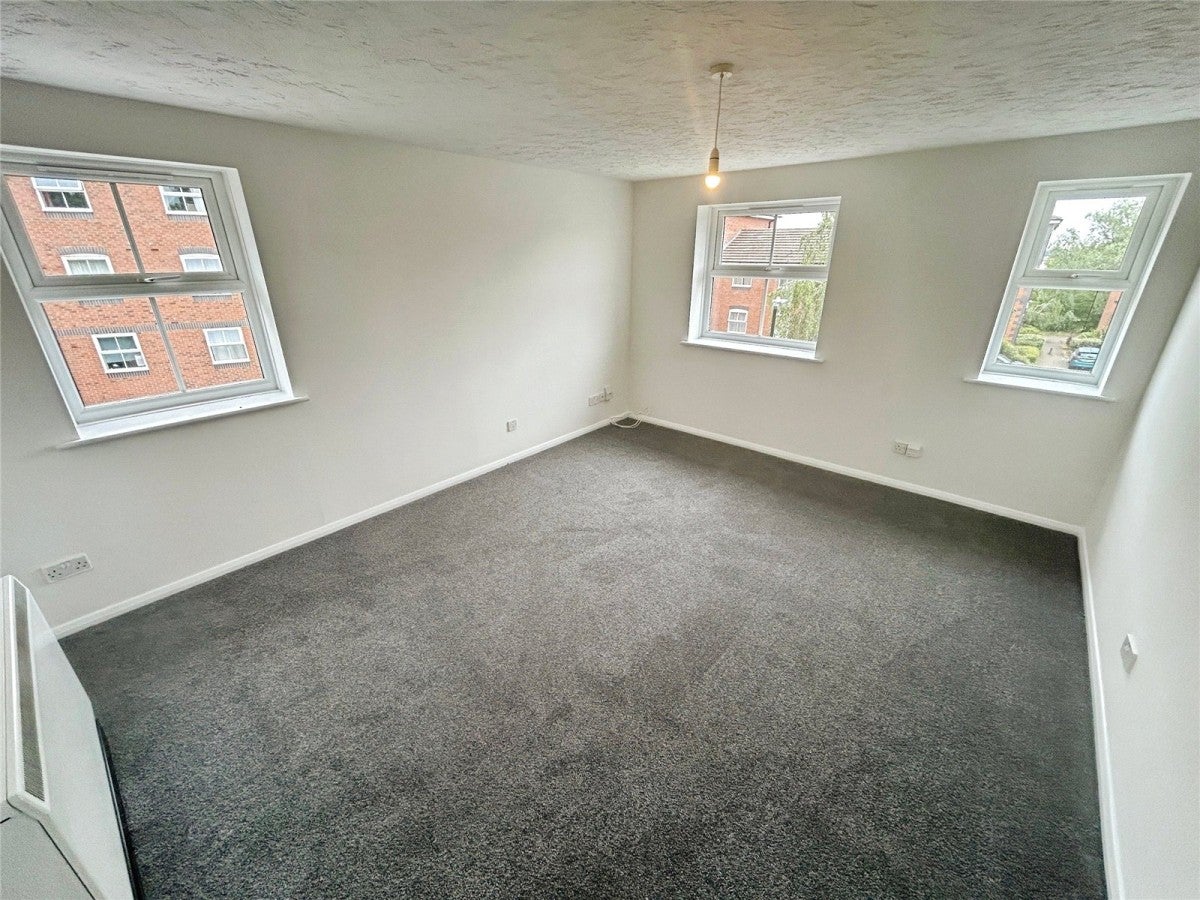 Flat Drapers Field in Coventry