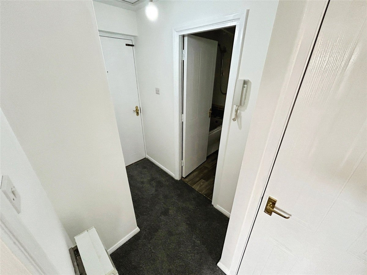 Flat Drapers Field in Coventry