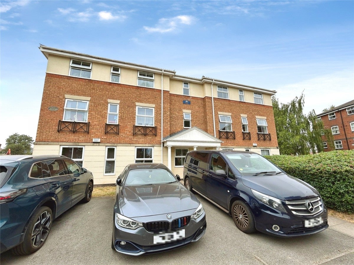 Flat Drapers Field in Coventry