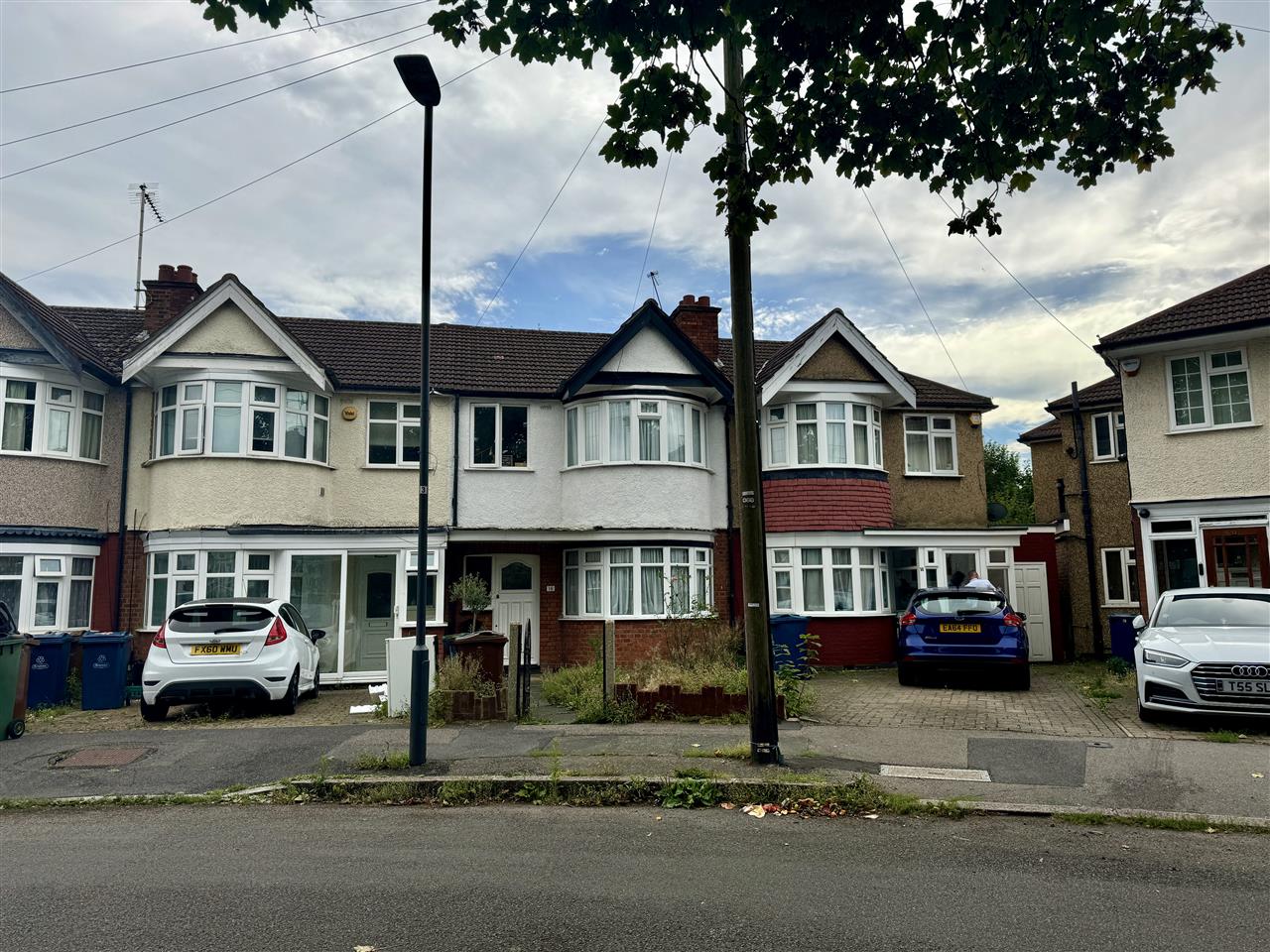 House Ravenswood Crescent in Greater London