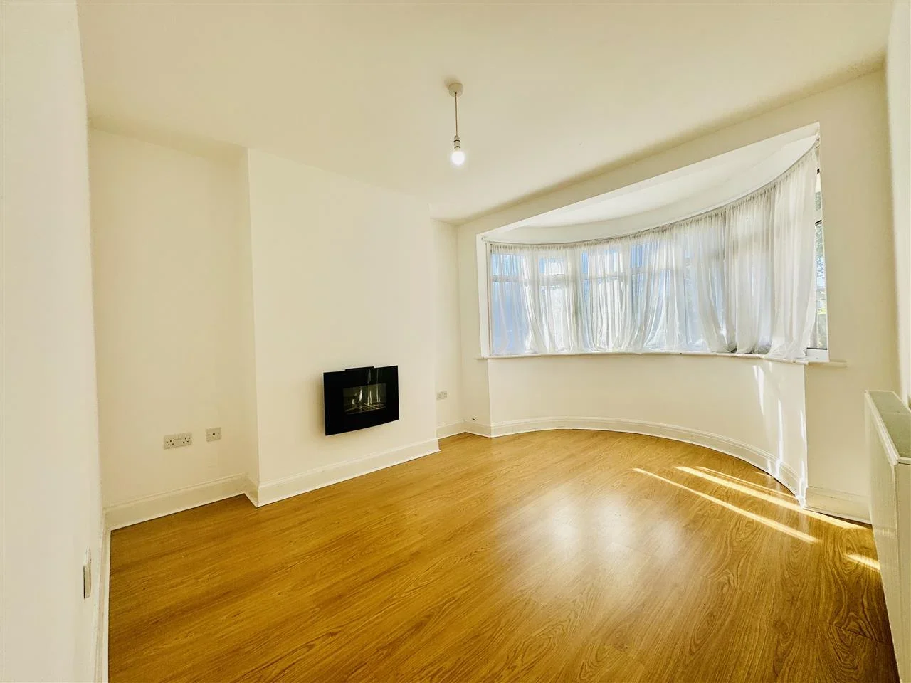 House Ravenswood Crescent in Greater London