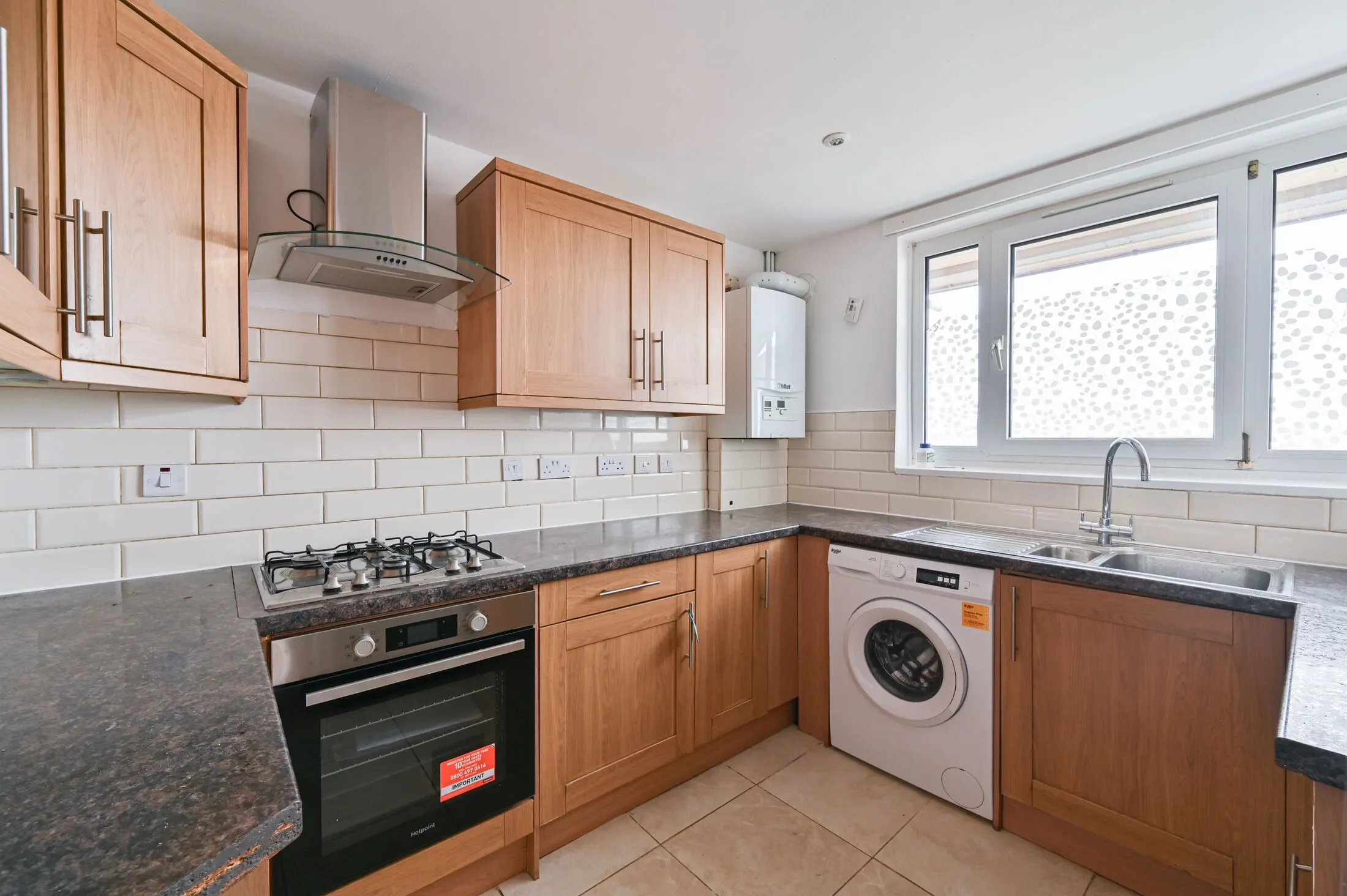 Flat Armfield Crescent in Greater London