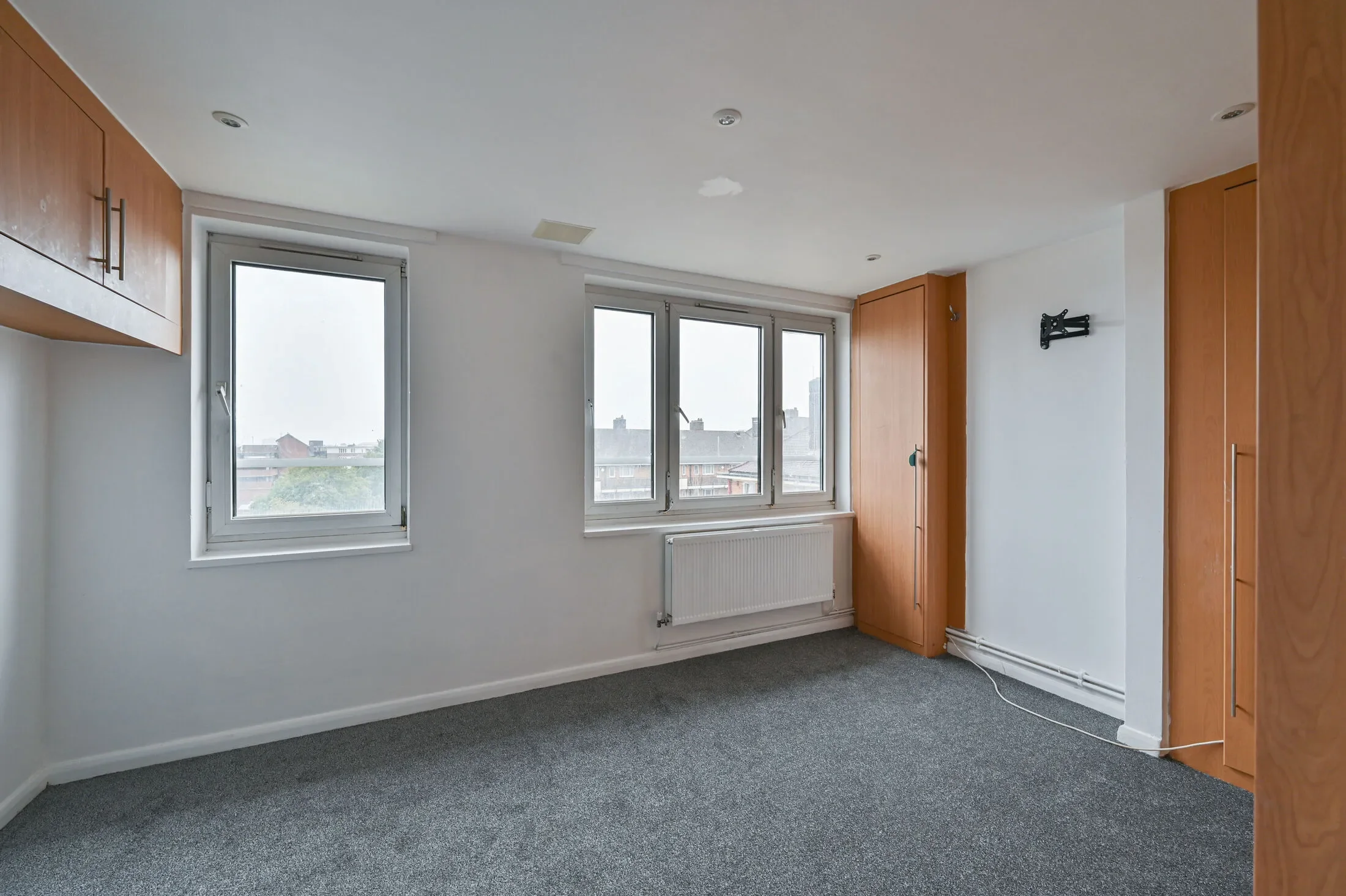 Flat Armfield Crescent in Greater London