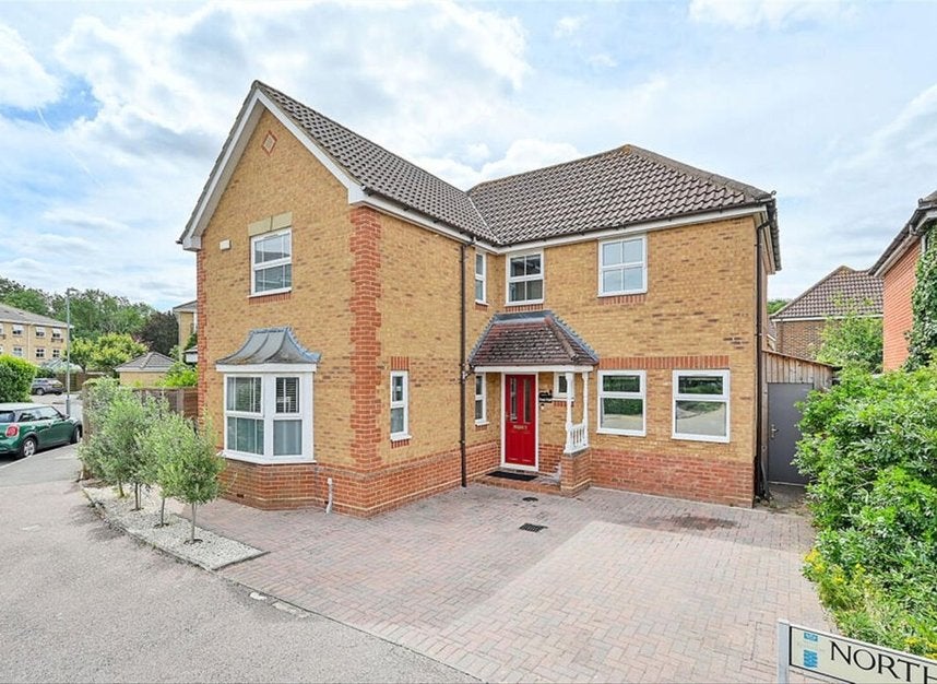 House Salamander Close in Greater London