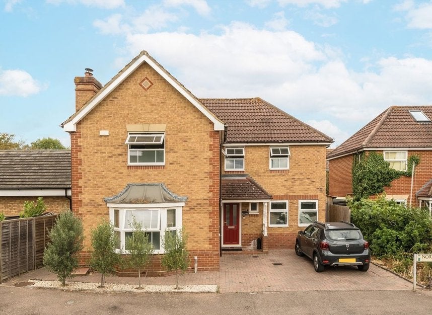 House Salamander Close in Greater London