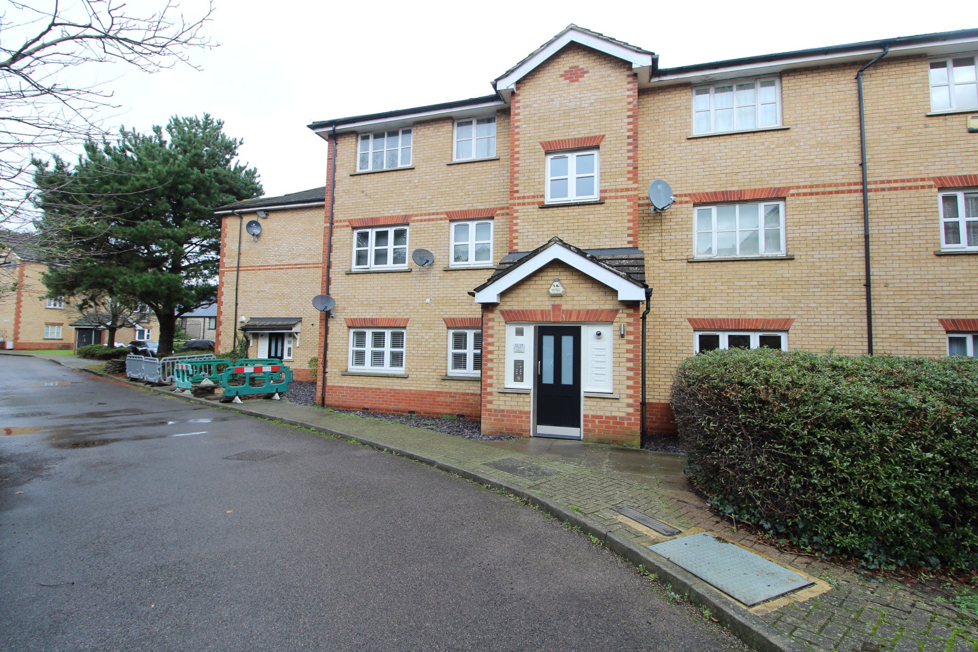 Flat Lyric Mews in Greater London