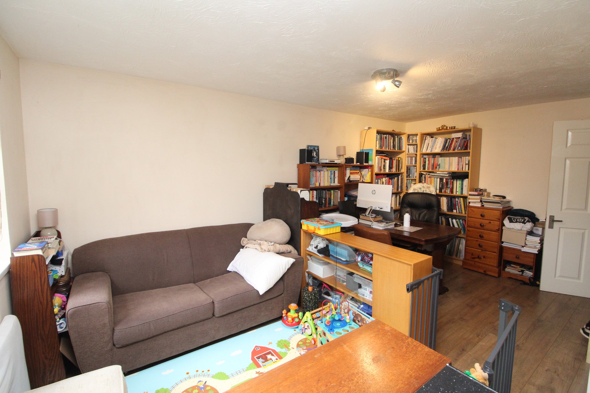 Flat Lyric Mews in Greater London