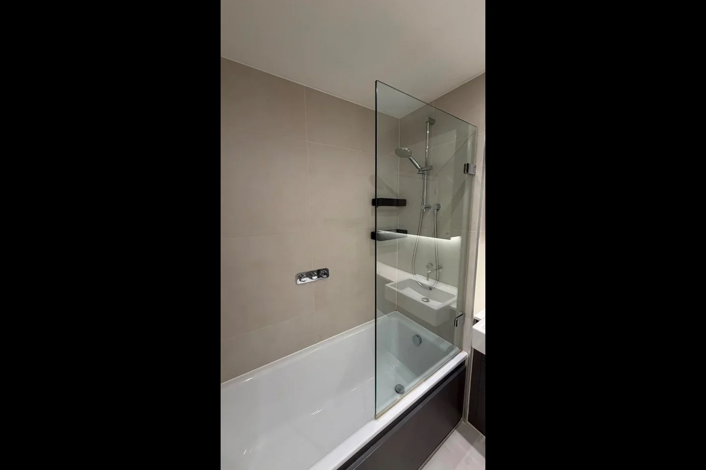 Flat Scrimgoeur Place in Greater London
