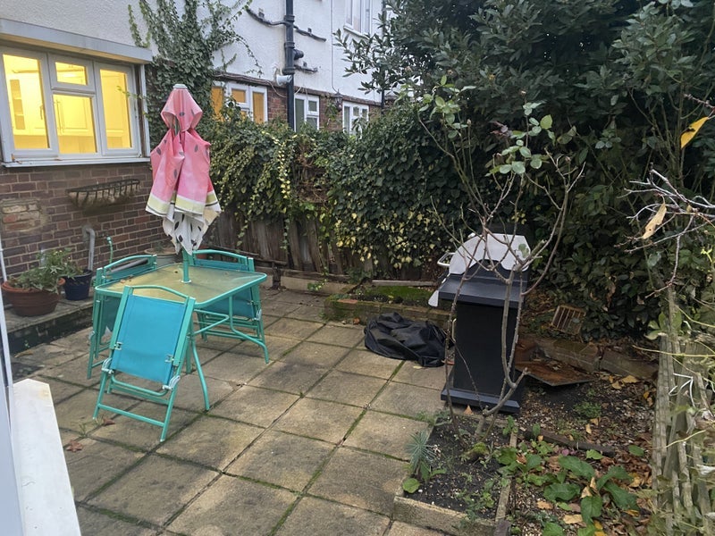 Room Elmbourne Road in Greater London