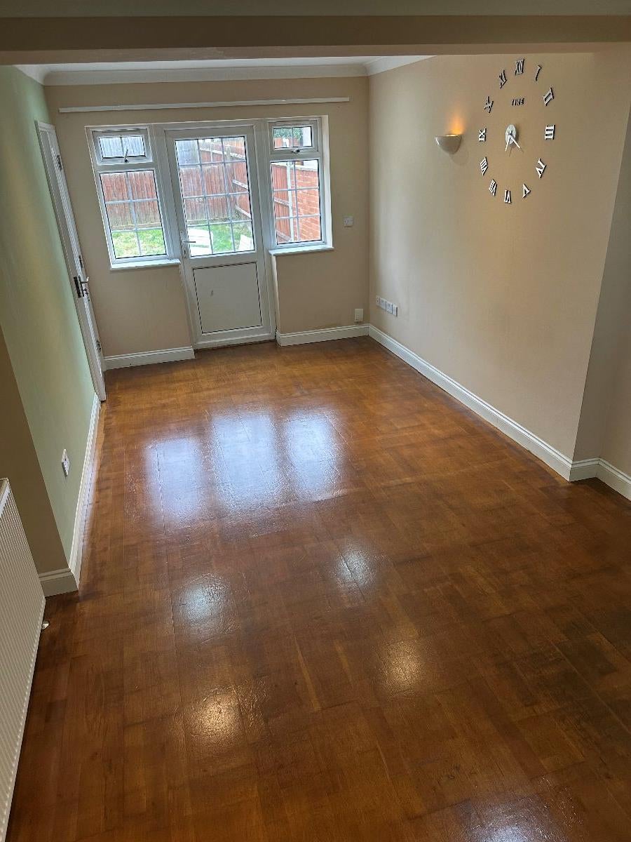 Flat Arundel Drive in Greater London