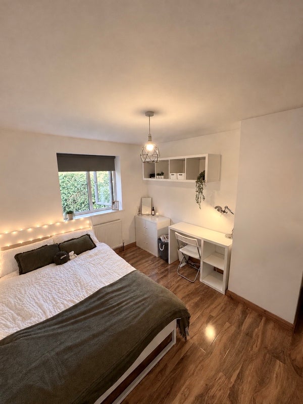 Room Aylmer Road in Greater London