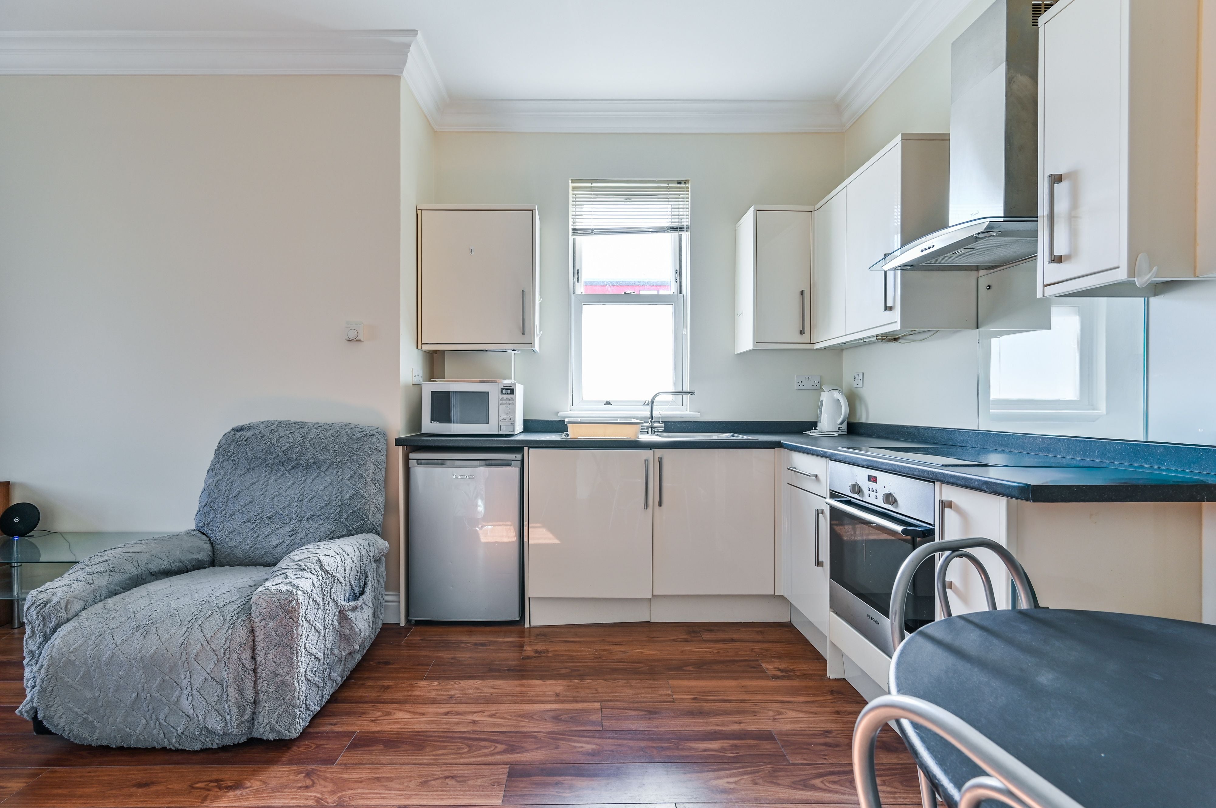 Room Craven Park Road in Greater London