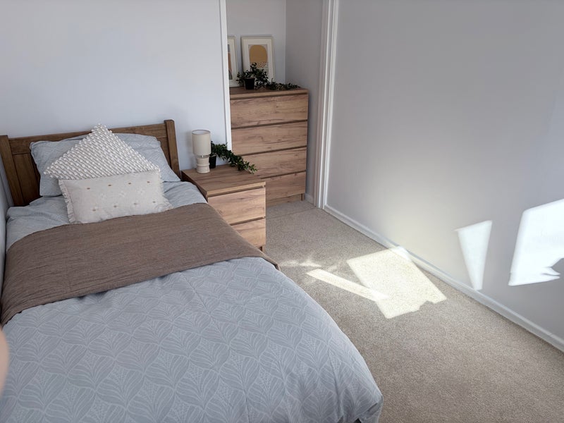 Room Brookside in Crawley