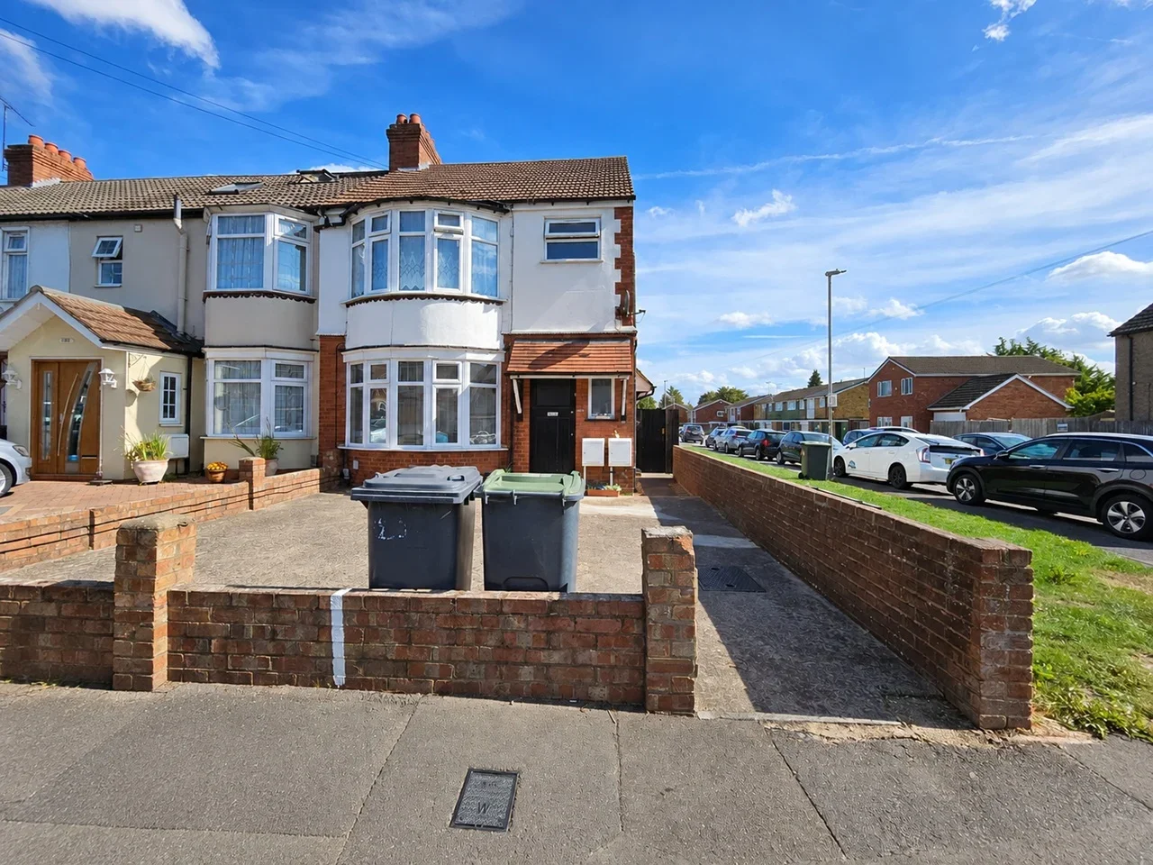 Flat Dawlish Road in Luton