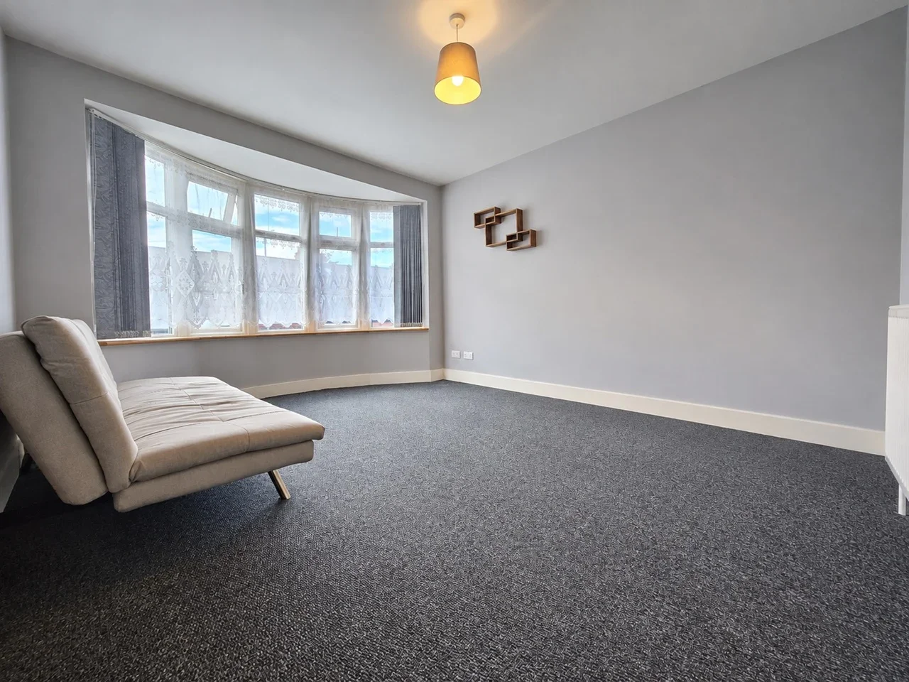 Flat Dawlish Road in Luton