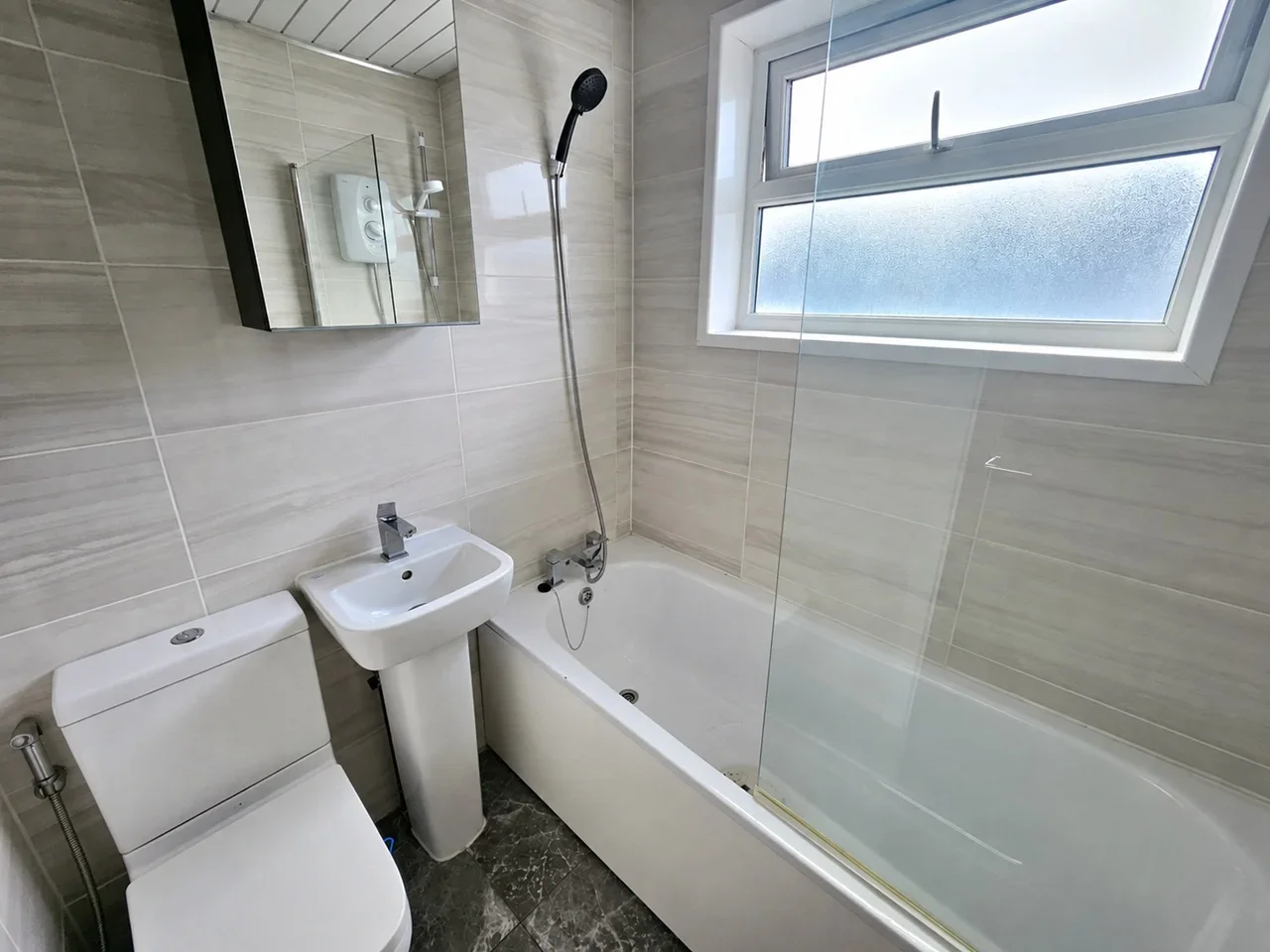 Flat Dawlish Road in Luton