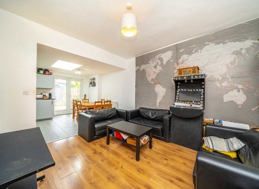House Beechwood Avenue in Greater London