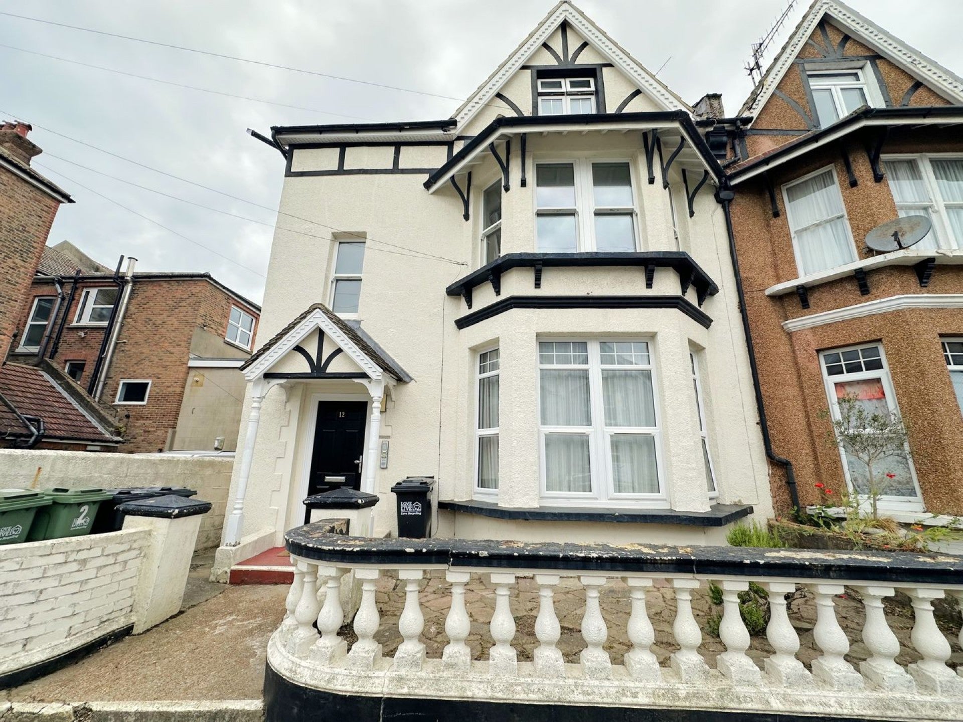 Flat Eversley Road in Rother