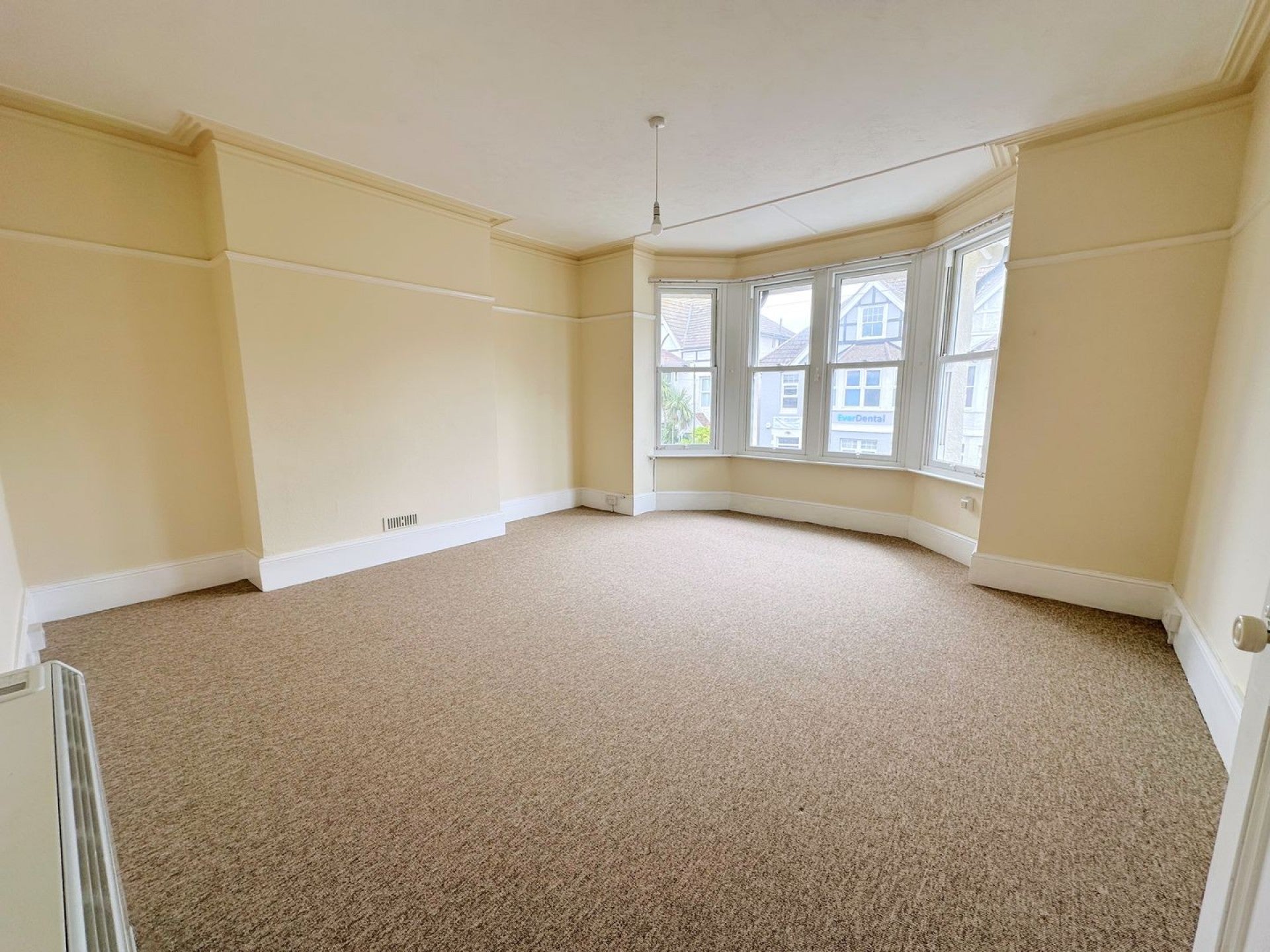 Flat Eversley Road in Rother