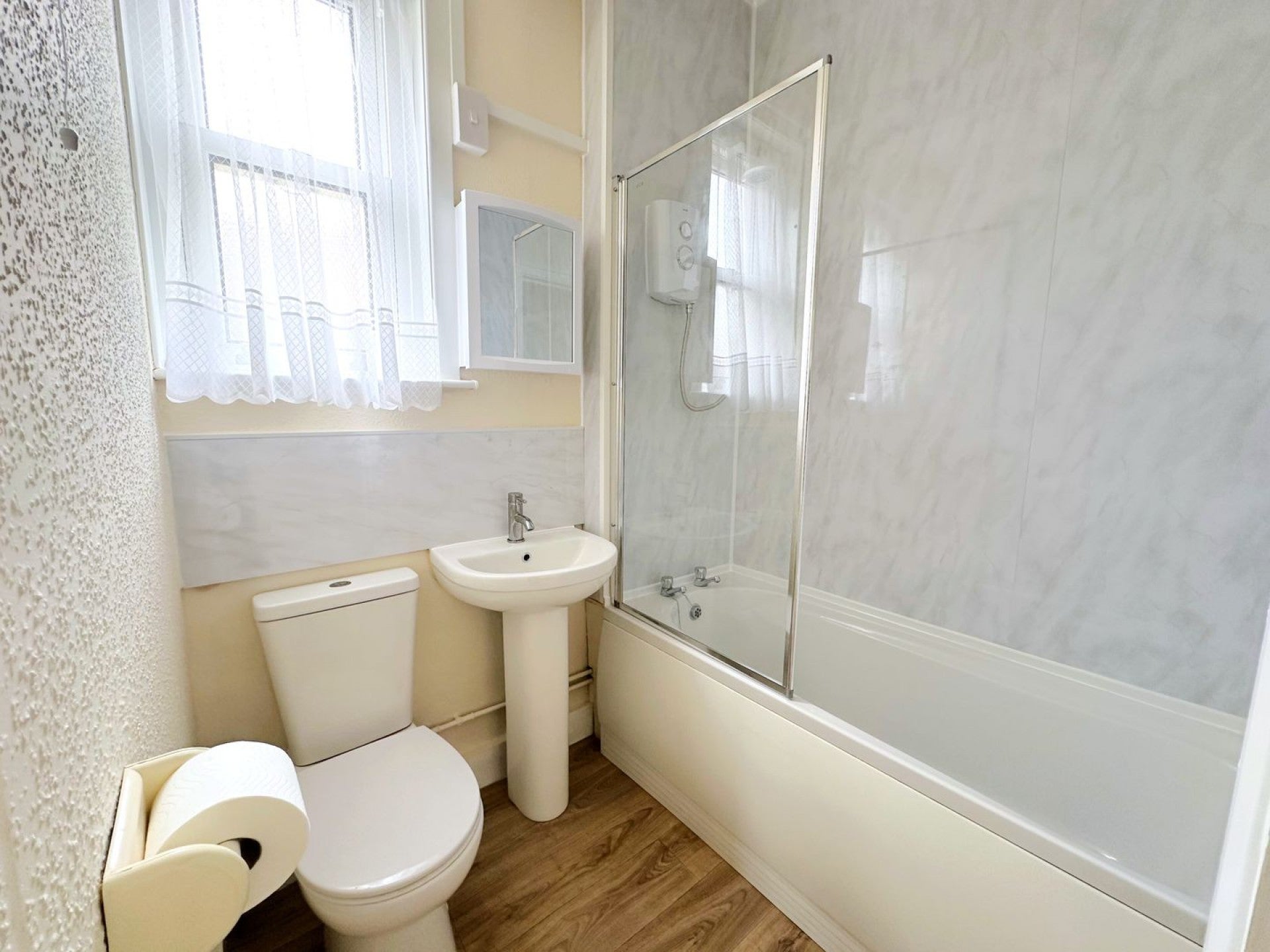 Flat Eversley Road in Rother