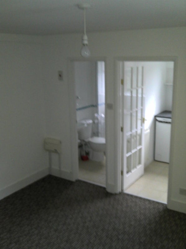 Flat Livingstone Road in Greater London