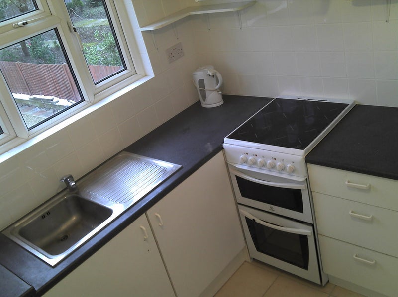 Flat Livingstone Road in Greater London