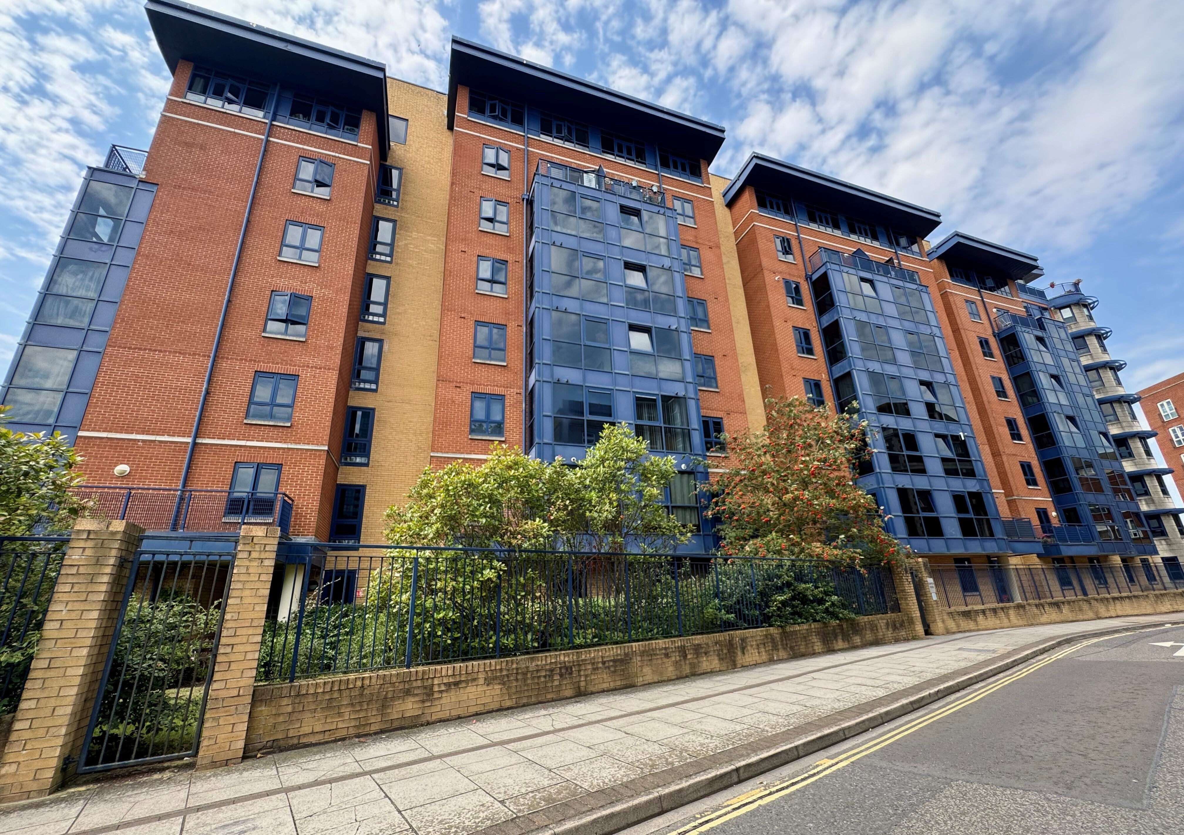 Flat Canute Road in Southampton