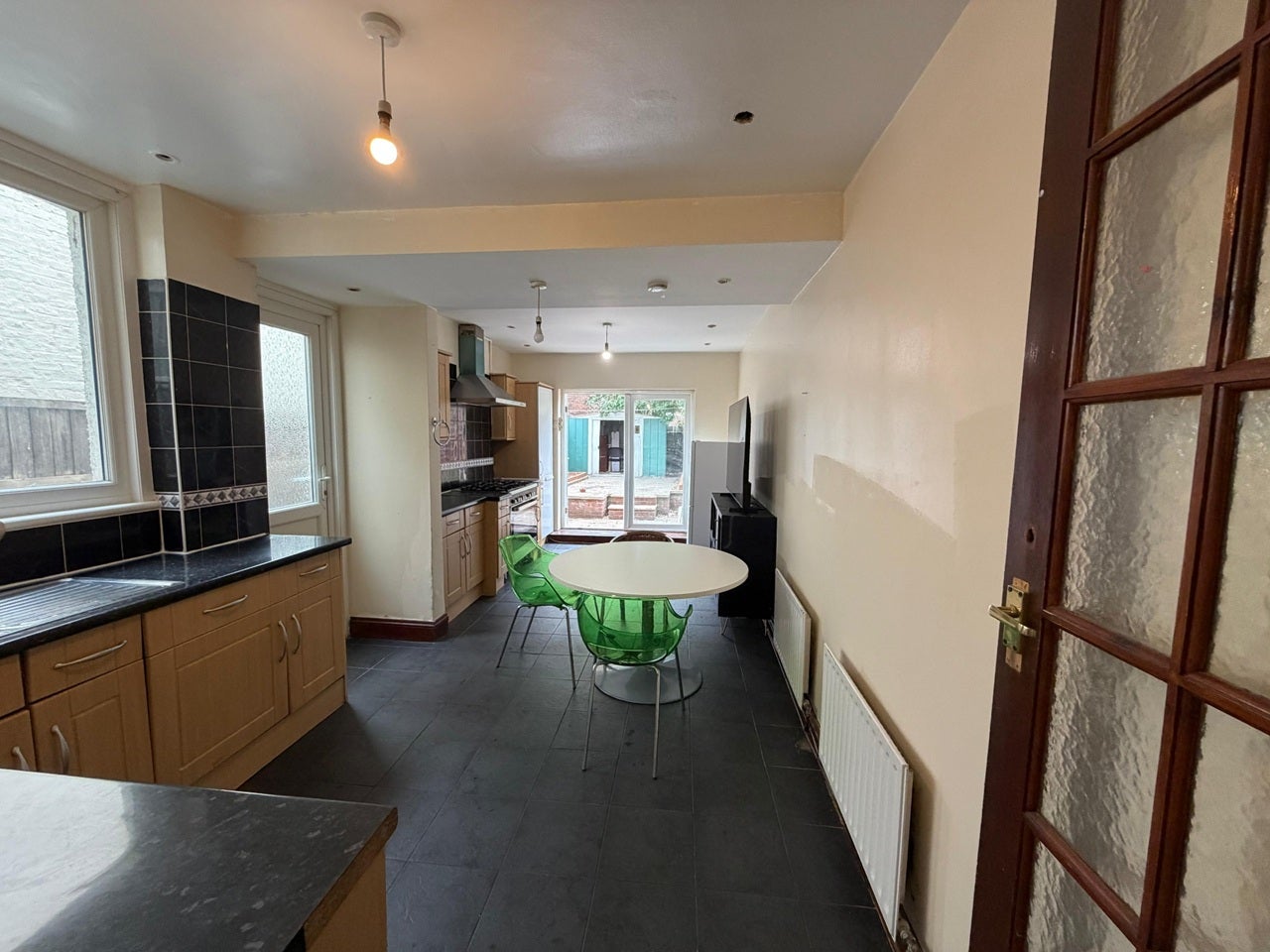 Room Colmer Road in Greater London