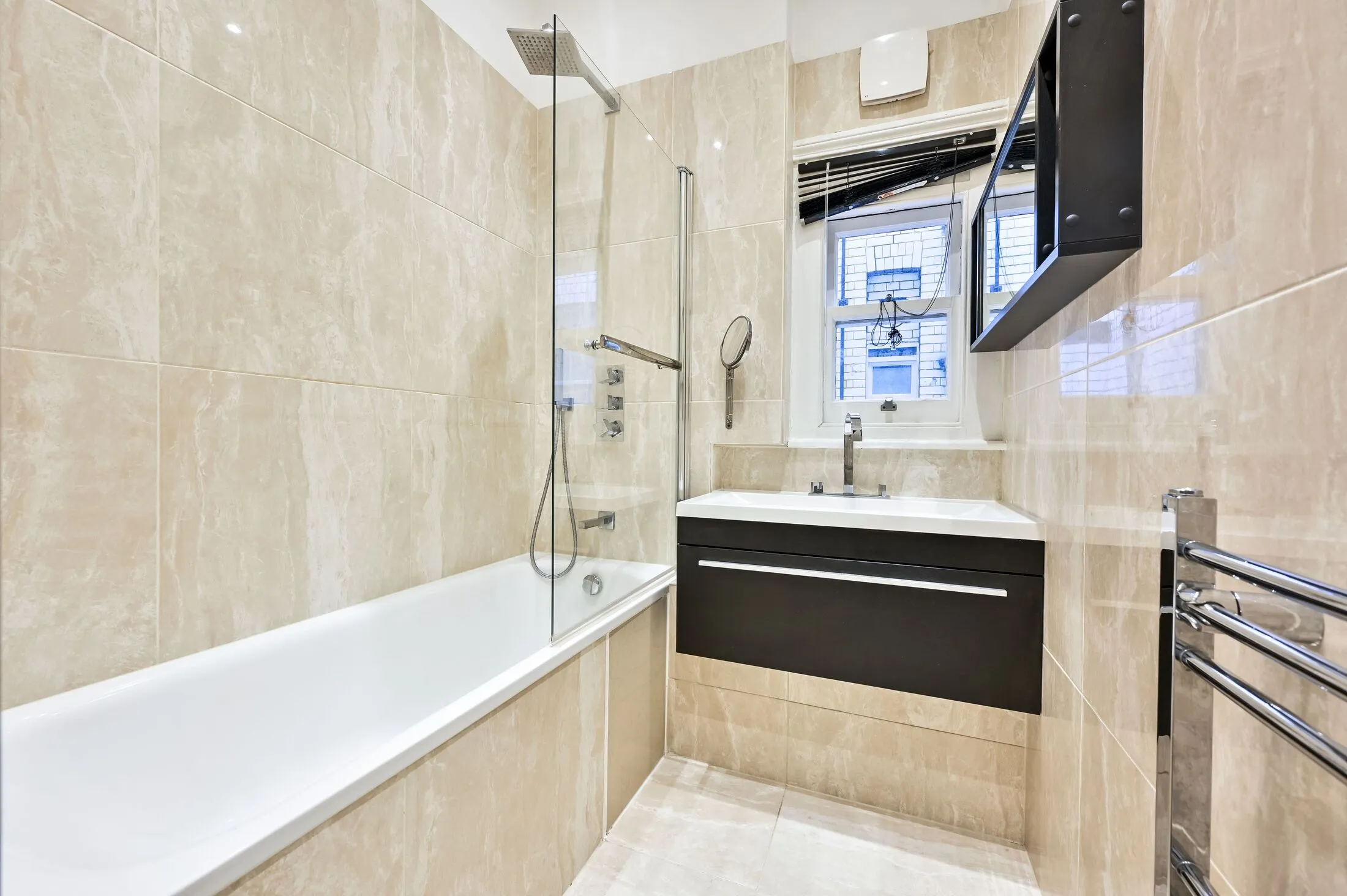 Flat Old Brompton Road in Greater London