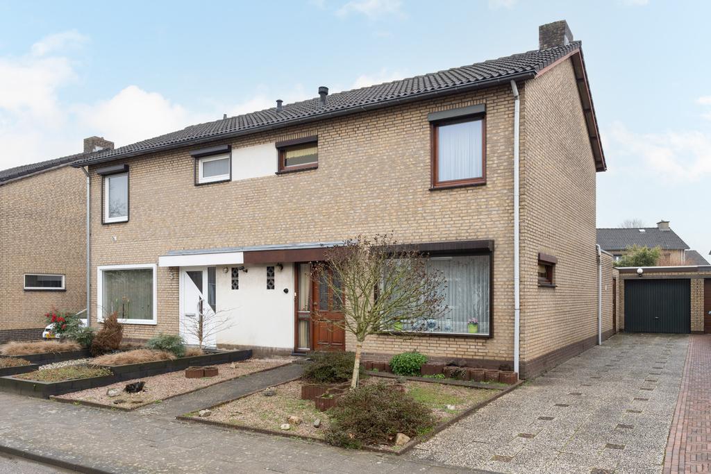 Huis Dorpstraat 7 in Buchten