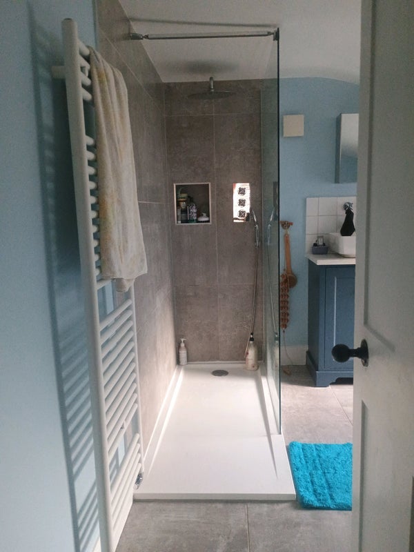 Room Dorset Road in Greater London