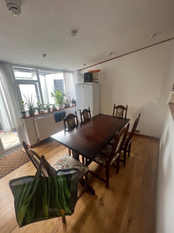 Room Thirsk Road in Greater London