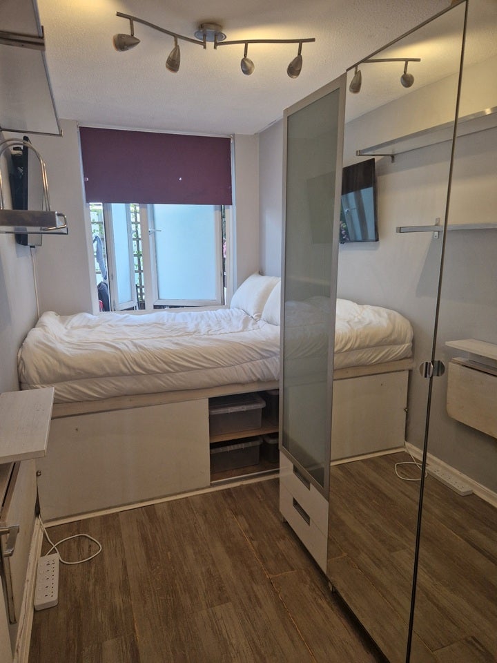 Room Lucey Way in Greater London