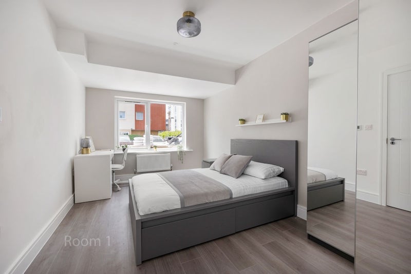 Room Flint Close in Greater London
