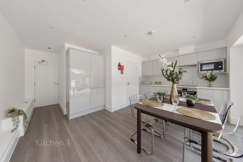 Room Flint Close in Greater London