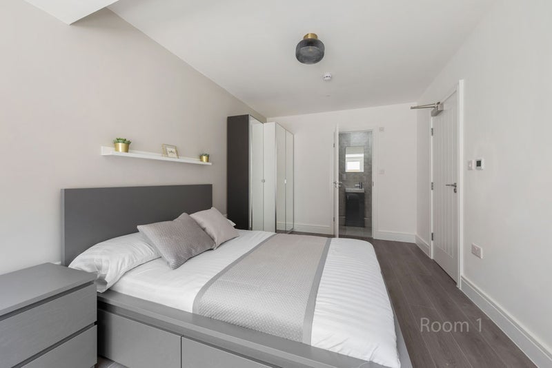 Room Flint Close in Greater London