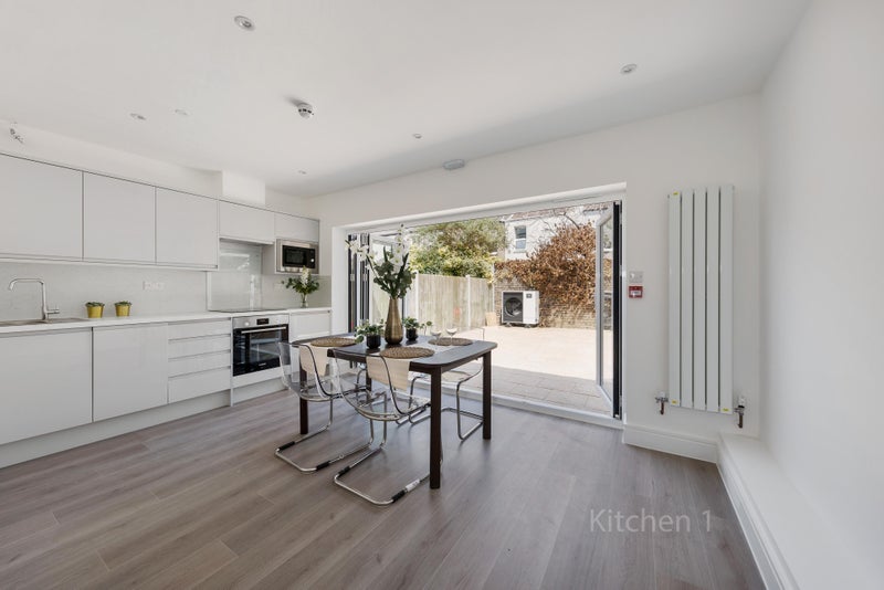 Room Flint Close in Greater London