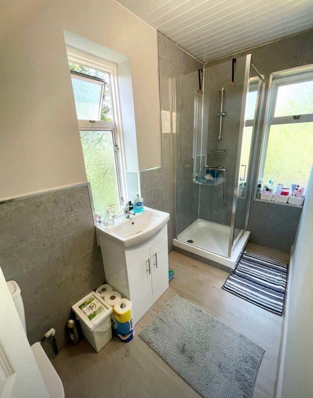Room Ewart Grove in Greater London