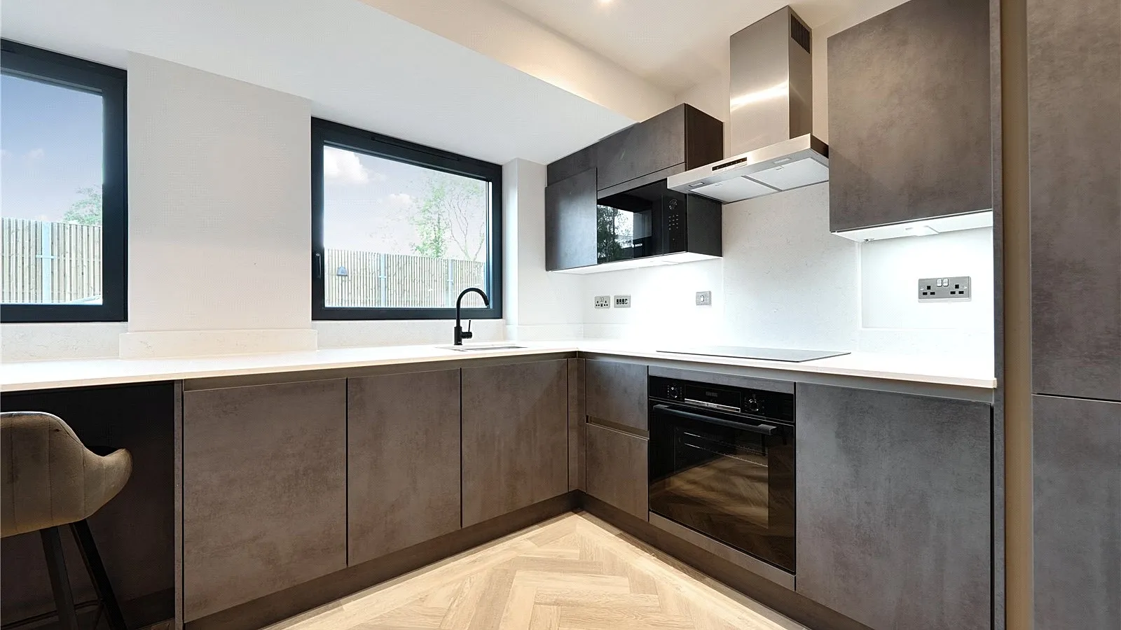 Flat Cockfosters Road in Greater London