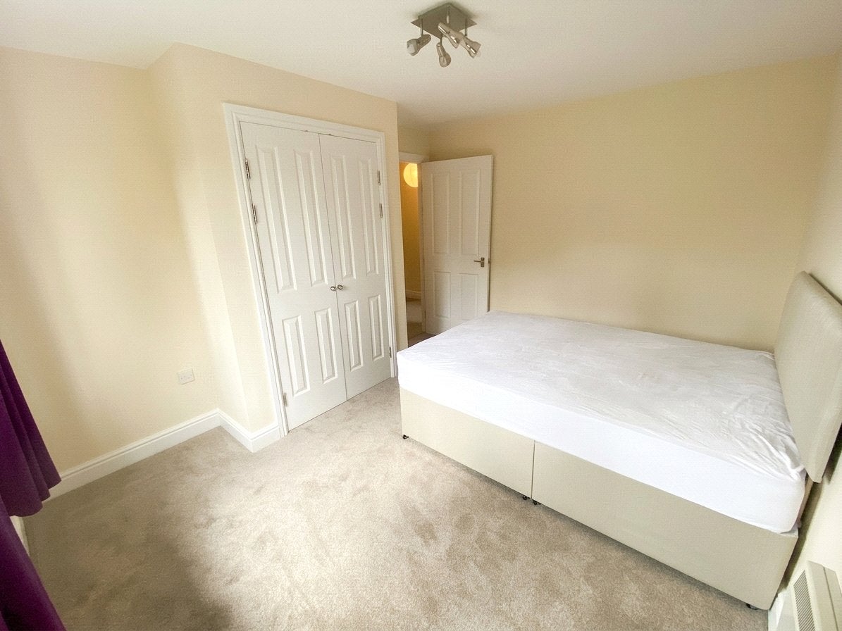 Flat Luscinia View in Reading