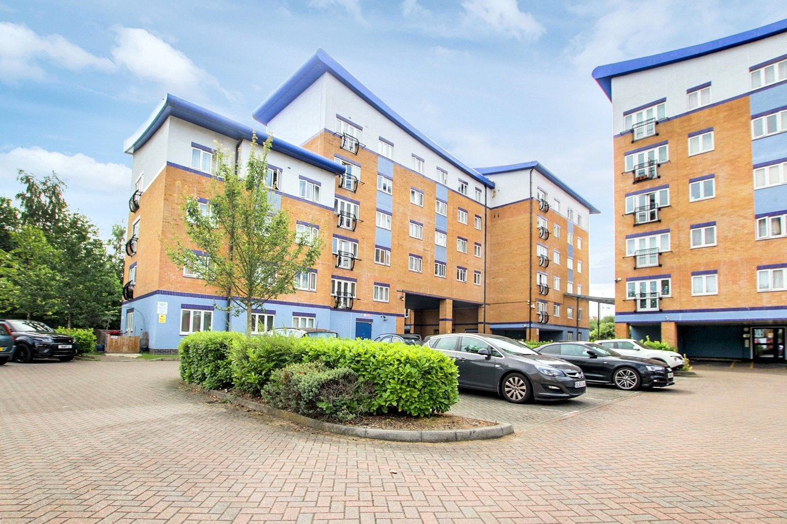 Flat Luscinia View in Reading